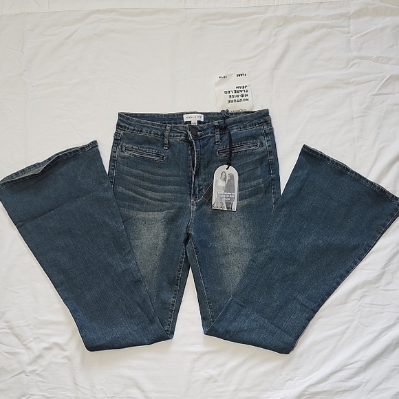 Kendall & Kylie Denim - Kendall & Kylie Mid-Rise Flare Jeans - Blue